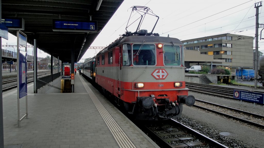 Am 27.08.10 wurde ich von diesem 3 teiligen Extrazug berrascht. Die Re 4/4  11108 brachte 2 Bpm 51 aus Luzern nach Rotkreuz. Von dort aus geht's dann ber das Freiamt weiter nach Lenzburg. Der Zug war fr die Mitarbeiter des Akw-Gsgen unterwegs.