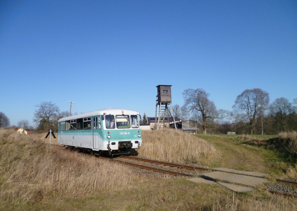 Am 27.11.11 fuhr die Wiesentatalbahn wieder. Mit 772 155-8, hier in Langenbuch.
