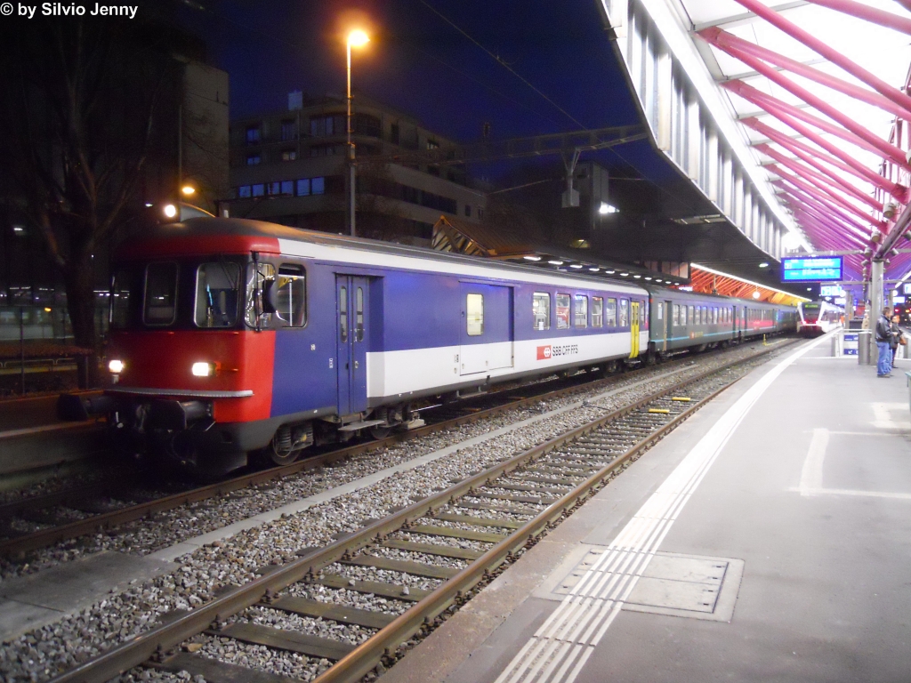 Am 27.11.2011 fand in Winterthur der Cup-Viertelfinal zwischen den Berner YB und dem FC Winterthur statt. Hierzu fuhr der Oltener Dispozug bestehend aus dem EW1 BDt 50 85 82-33 989-3 und der nicht sichtbaren Re 4/4'' 11302 nach Winterthur. Da der FUssballmatch jedoch im 11m-schiessen entschieden werden musste, stand der Zug noch relativ lange im Bahnhof Winterthur.
