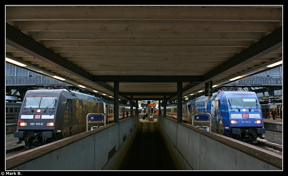 Am 27.12.09 gab es Nachmittags zwei Werbeloks nebeneinander. Das Bild enstand am Karlsruher Hauptbahnhof.