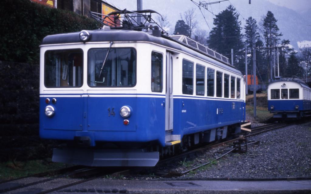Am 27.3.1990 stand ET 14 der Arth Rigi Bahn noch abgestellt nahe dem
Bahnhof in Arth Goldau.