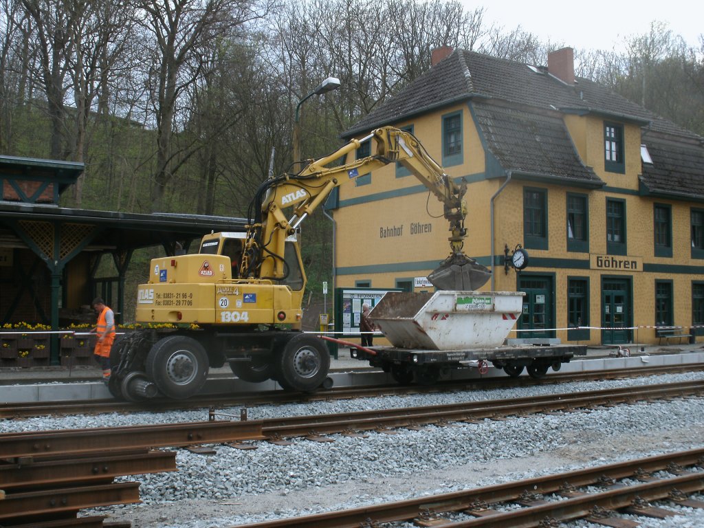 Am 27.April 2012 waren die Umbauarbeiten in Ghren noch nicht beendet so kam Dieser Zweiwegebagger noch zum Einsatz.