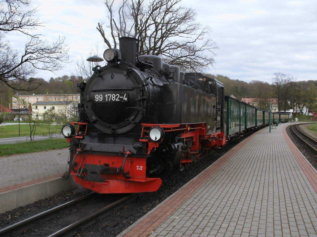 Am 27.April 2012,erreichte 99 1782 mit ihren Zug nach Putbus die Station Sellin Ost.