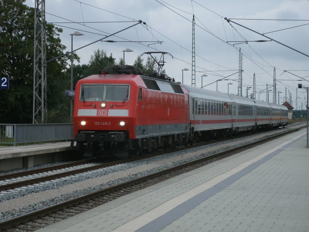 Am 27.August 2011,erreichte 120 148 mit dem UEx aus K�ln den Bahnhof von Bergen/R�gen um anschlie�end die Fahrt nach Binz fortzusetzen.