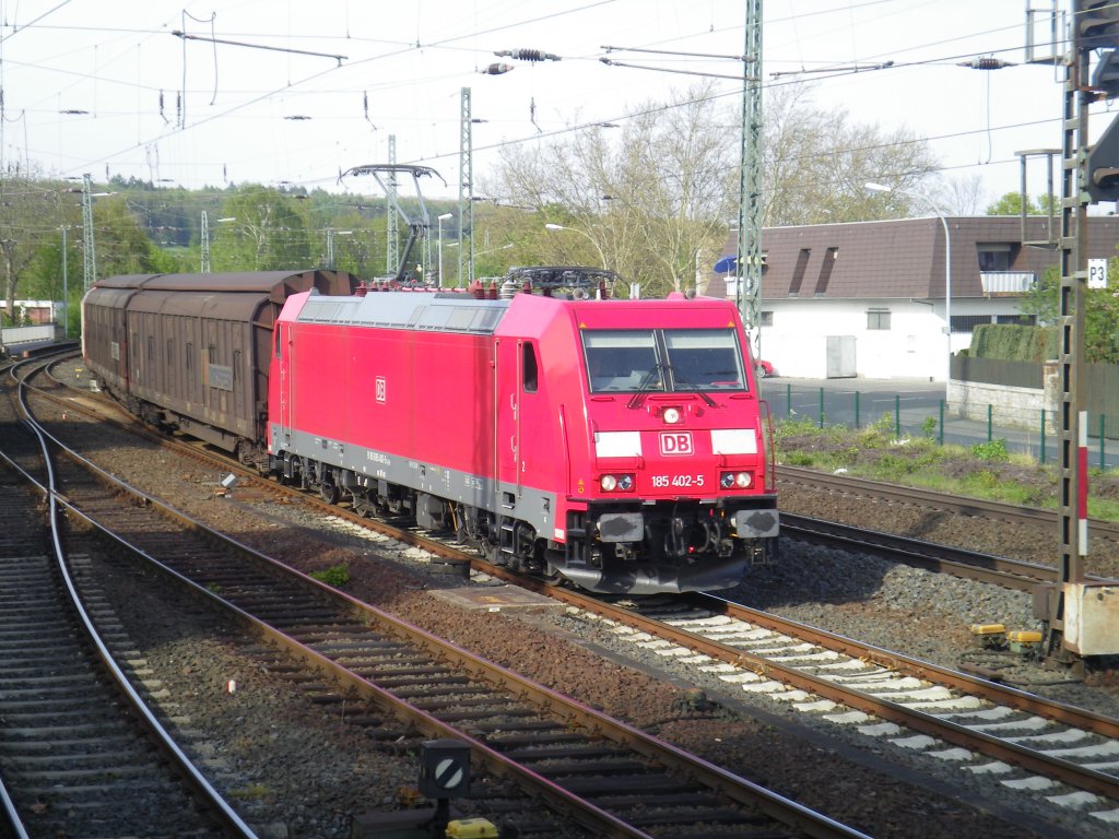 Am 28.04. muss 185 402 in Butzbach einen Regionalexpress berholen lassen.