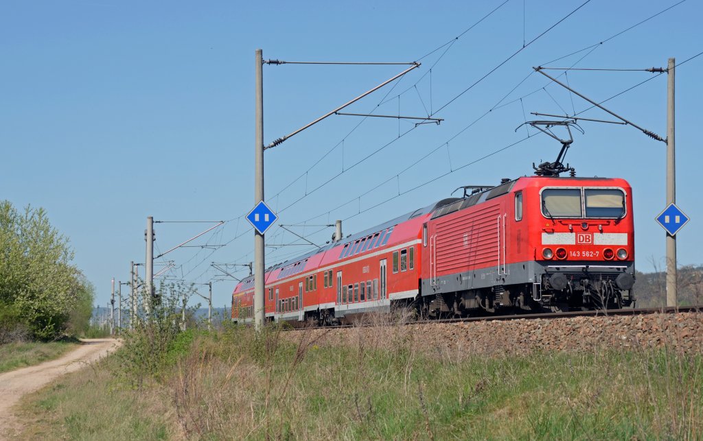 Am 28.04.12 hat 143 562 mit ihrer RB von Saalfeld/Saale den Hp. Rothenstein verlassen und bef�rdert ihre RB nun weiter nach Naumburg. 