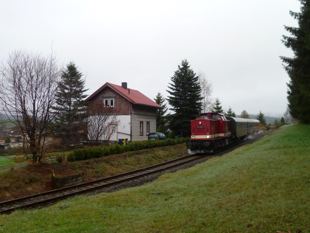 Am 28.04.13 fuhr die 112 565 der PRESS auf der Erzgebirgischen Aussichtsbahn.
Hier zusehen in Sehma.