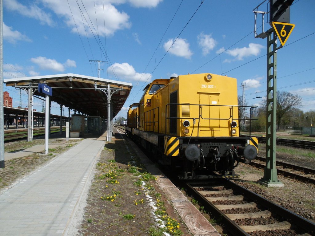 Am 28.04.2013 kamen 293 007 und 293 009 Lz nach Stendal um einen Bauzug mit 232 223 aus Stendal abzuholen.