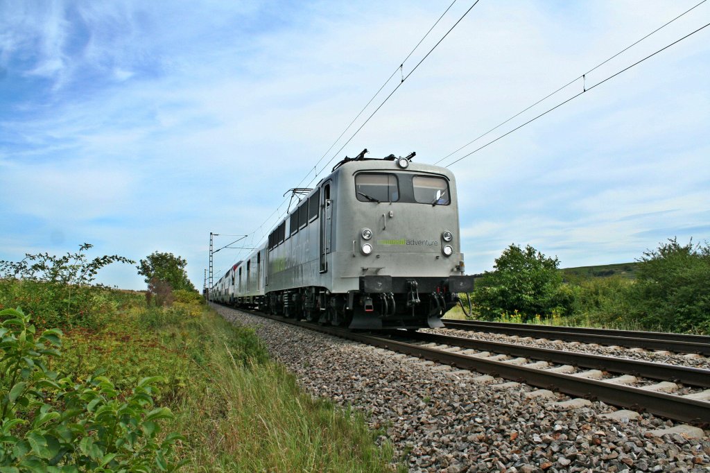 Am 28.08.12 ist 139 558-1  Railadventure  mit zwei neuen RABe 511 fr die SBB Richtung Basel unterwegs, aufgenommen bei Hgelheim.