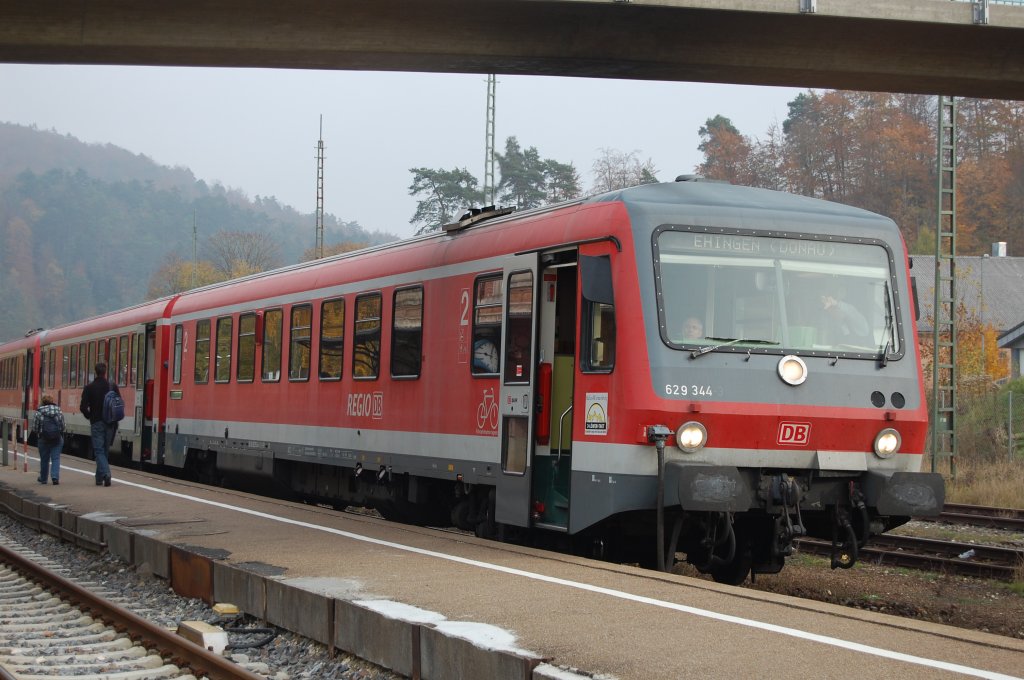 Am 28.10.2009 verschlug es mich auf die Alb, nach Blaubeuren. Dort konnte der 629 344 vom Bh Ulm als RB nach Ehingen an der Donau aufgenommen werden. 