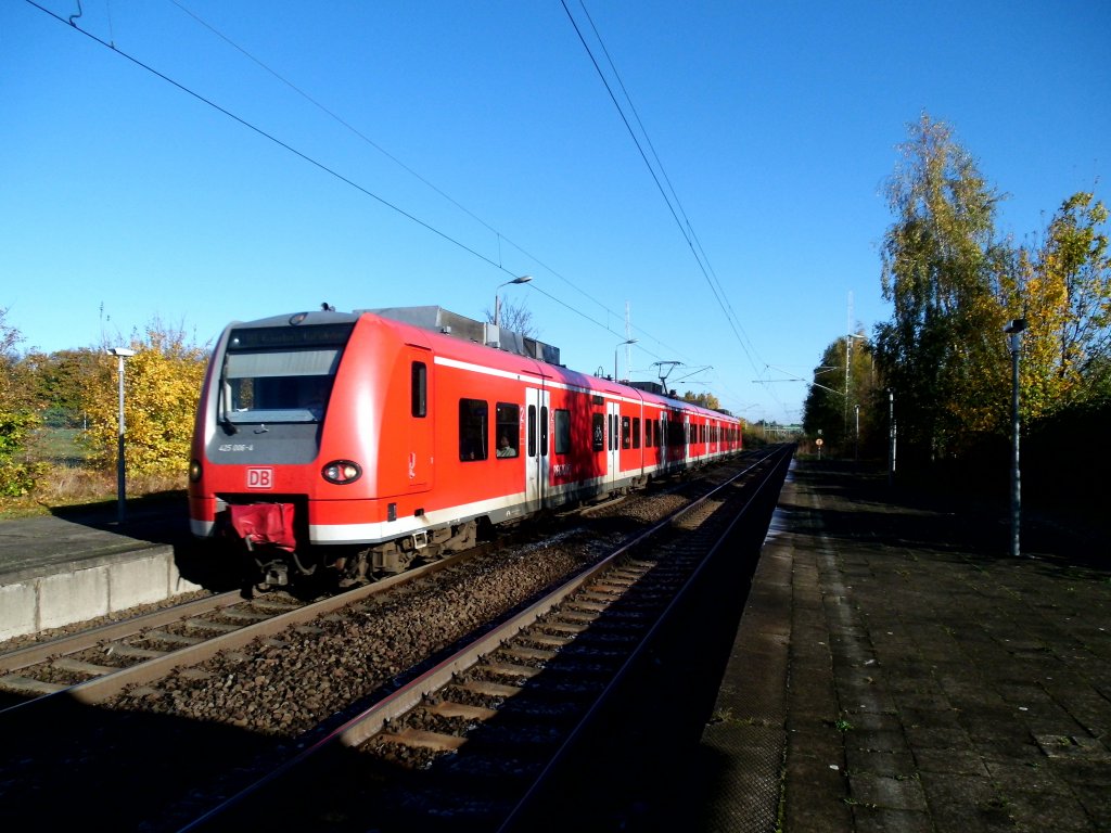 Am 28.10.2012 kam aus Richtung Wittenberge der 425 006/506 durch den Stadtseebahnhof in Richtung Magdeburg nach Schnebeck salzelmen.
