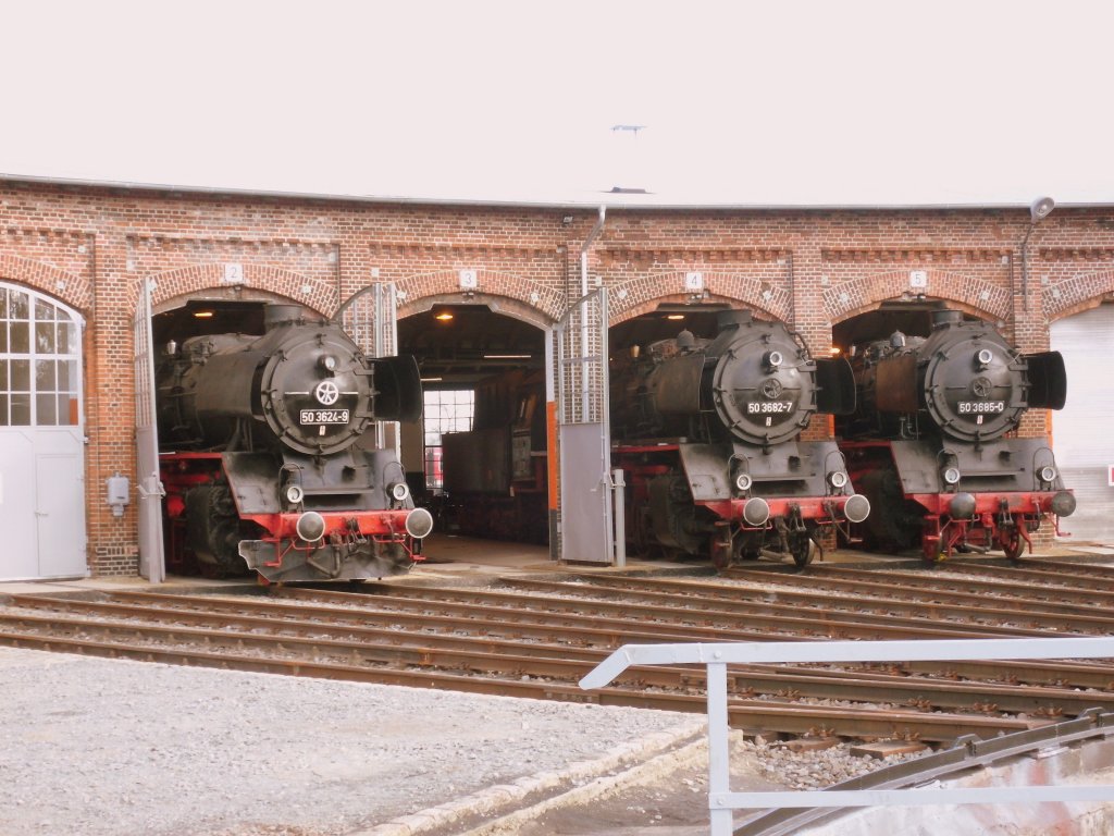 Am 28.10.2012 standen 50 3624-9,50 3682-7 und 50 3685-0 im Schuppen Wittenberge.Dies war eine �ffentliche Veranstaltung und damit zug�nglich (weil es die Wiederer�ffnungsfeier des Bw Wittenberge war).