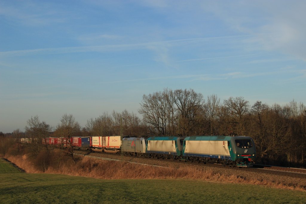 Am 28.12.11 fuhren 2 412er und eine 185 der TXL von Mnchen in Richtung Brenner, aufgenommen bei Hilperting