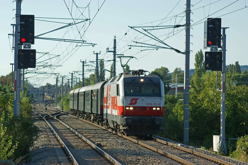 Am 28.8.2011 kam es zu einer etwas ungewhnlichen Bespannung des EZ 7399  Leiser Berge . Am Werk war die RCA 1014.11, hier kurz vor der Hst. Wien Brnnerstrasse.