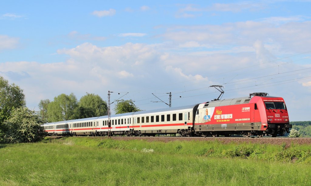 Am 28.Mai 2013 war CEWE 101 081 bei Elze(Han) mit IC 2193 auf dem Weg nach G�ttingen.