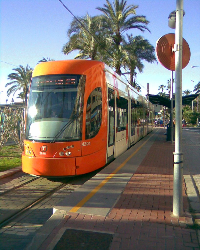 Am 29. Januar 2010 knnte ich den Wagen 4201 an der Endhaltestelle Puerta del Mar in Alicante im Bild festhalten. 
Fahrzeugtyp: Bombardier Flexity Outlook.