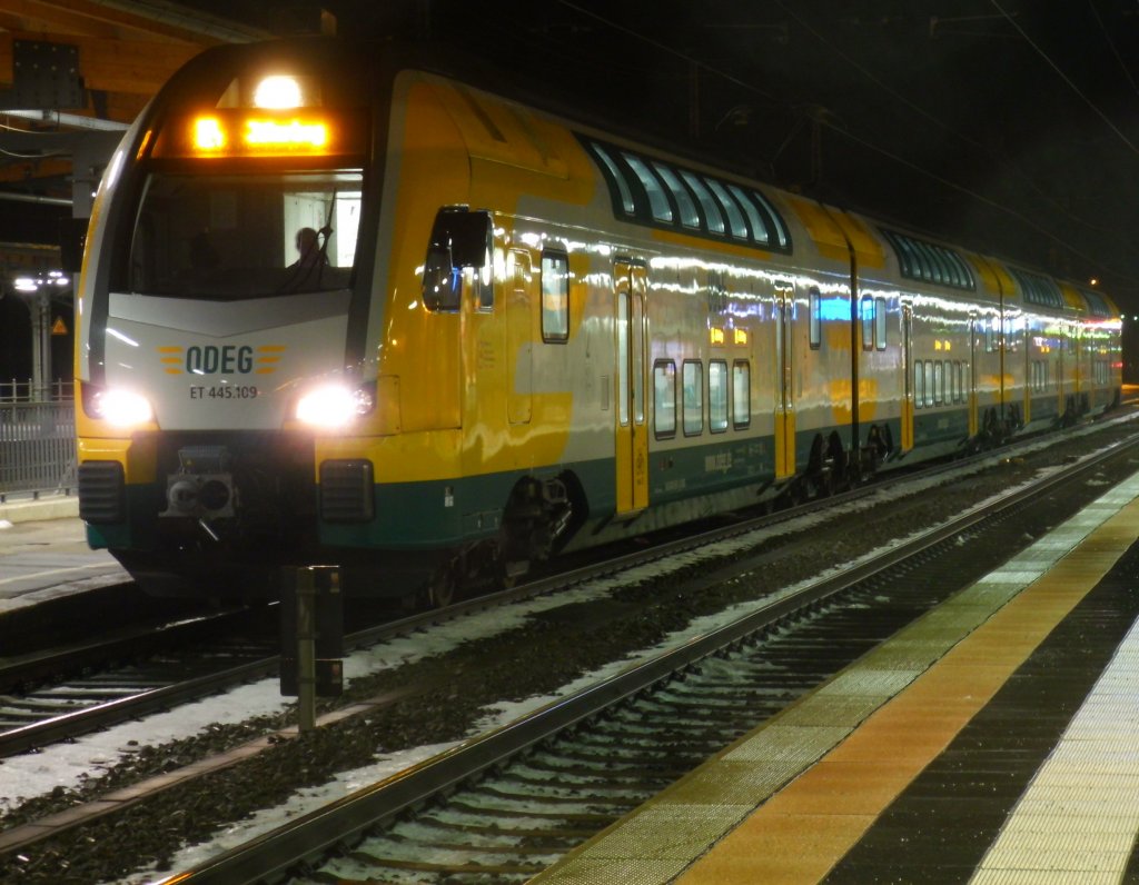 Am 29.01.2013 stand der 445 109 als RE 4 nach Jterborg in Stendal zur Abfahrt bereit.