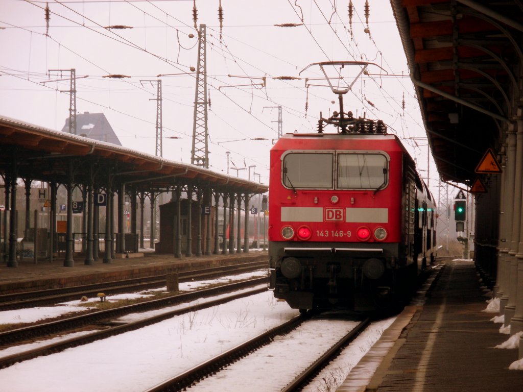Am 29.03.2013 fuhr 143 146 auf der RE 20 in Stendal.