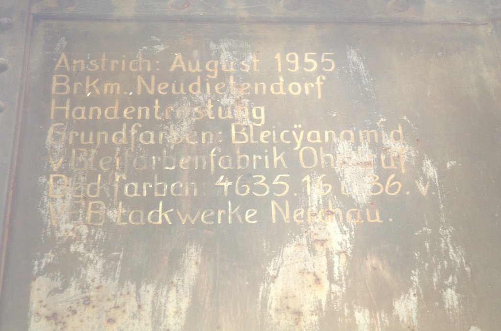Am 29.04.2012 ,  in Gro�heringen aus dem Paddelboot gestiegen, entdeckte der Fotograf unter der Eisenbahnbr�cke  der Strecke Gro�heringen-Camburg diesen interessanten Text �ber den Anstrich 1955. Bleicyanamid.... 
Wenn man genauer hinschaut, sieht, man , die Br�cke  hat mal wieder einen neuen Anstrich n�tig.
29.04.12  gegen 10:30 Uhr aufgenommen.
