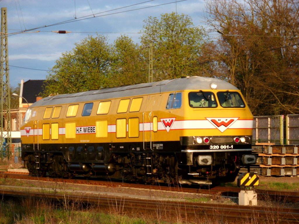 Am 29.04.2013 stellte sich die 320 001 der Firma Wiebe in Stendal ab.