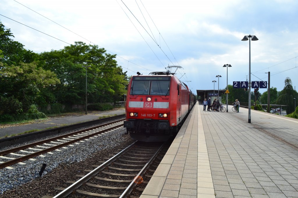 Am 29.05.2011 steht 146 103-7 mit dem RE 4427 nach Hannover . Bremen in Delmenhorst. Bei Ausfahrt hatte der Zug 5 Minuten Versptung. Gre an den Tf.