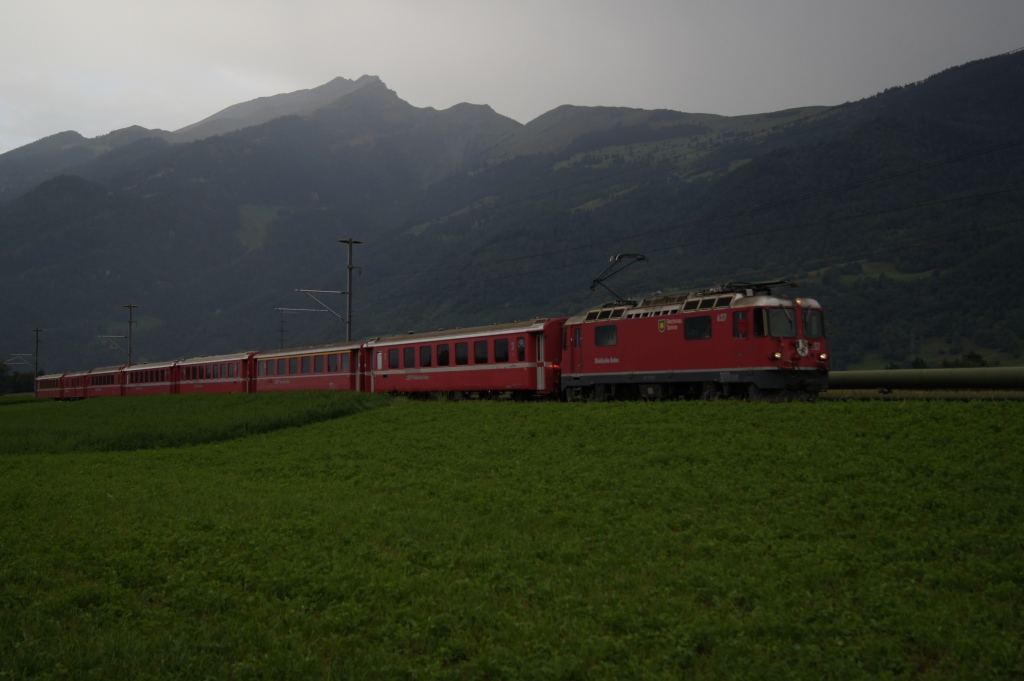 Am 2.9.11 fhrt die Ge 4/4 II 627 von Zizers Richtung Igis.