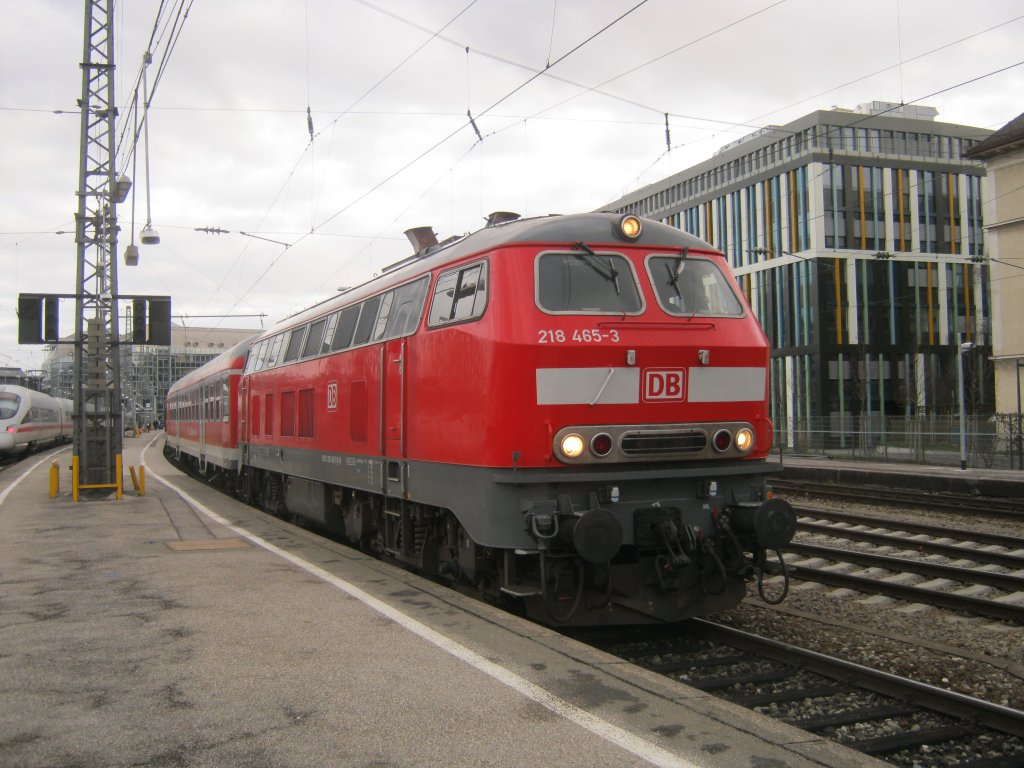 Am 29.12.2011 wartete 218 465-3 im Mnchner HBF auf die abfahrt nach Simbach.