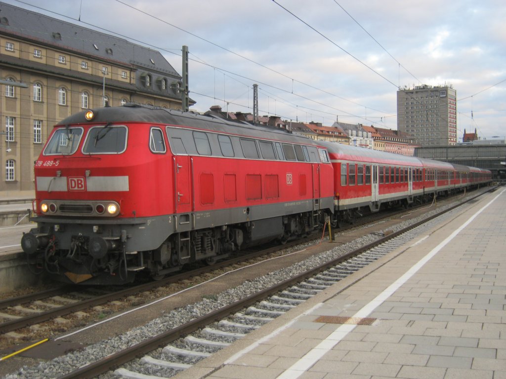 Am 29.12.2011 wartete 218 488-5 im Mnchner HBF auf die weiterfahrt nach Memmingen.