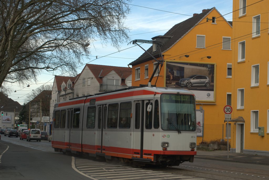 Am 29.12.2012 erreicht Tw 321 die (H) Breite Str. in Witten