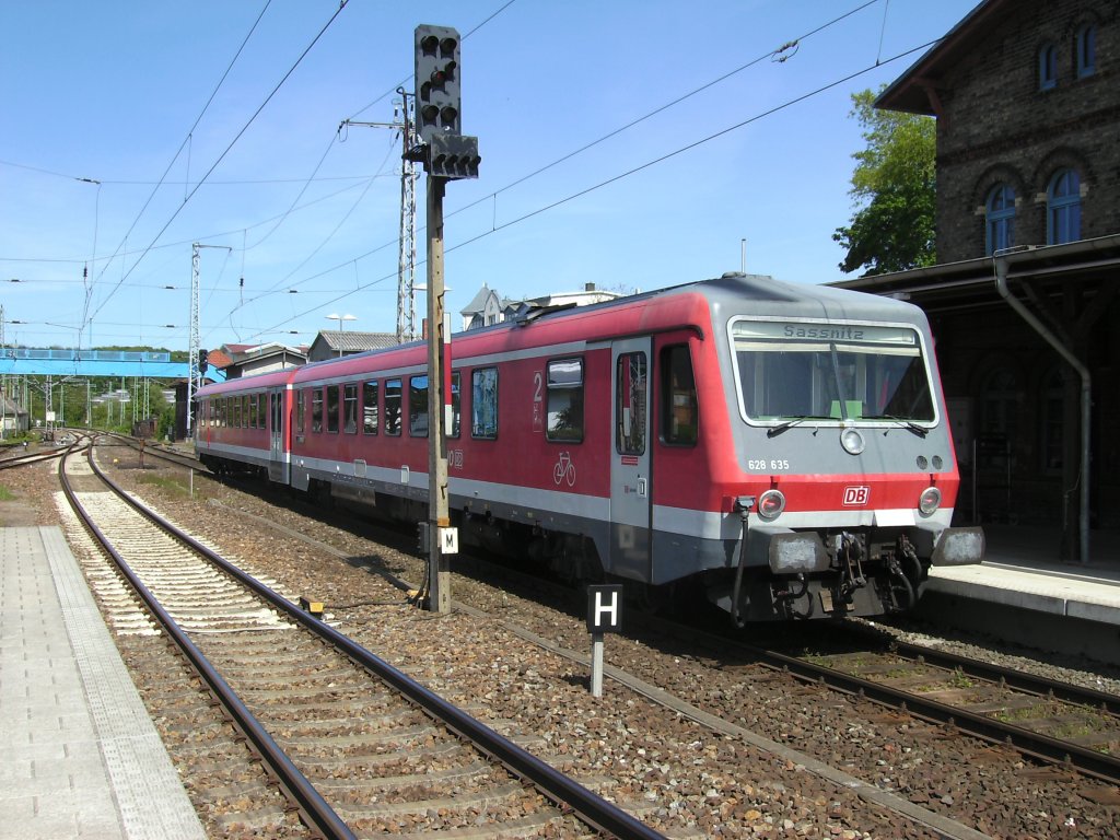 Am 29.Mai 2010 kammen einige Sonderzge an die Kste,so auch 628 635 vom Bh Rostock der als Pommernexpress von Stralsund nach Rgen kam.Niemand nutzte den Fotohalt in Bergen/Rgen da der Zug nur wenig besetzt war.