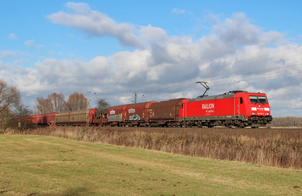 Am 2.Februar 2013 ist einer DBSR 185er mit einem Gterzug auf der KBS 350 bei Elze auf dem Weg Richtung Sden.