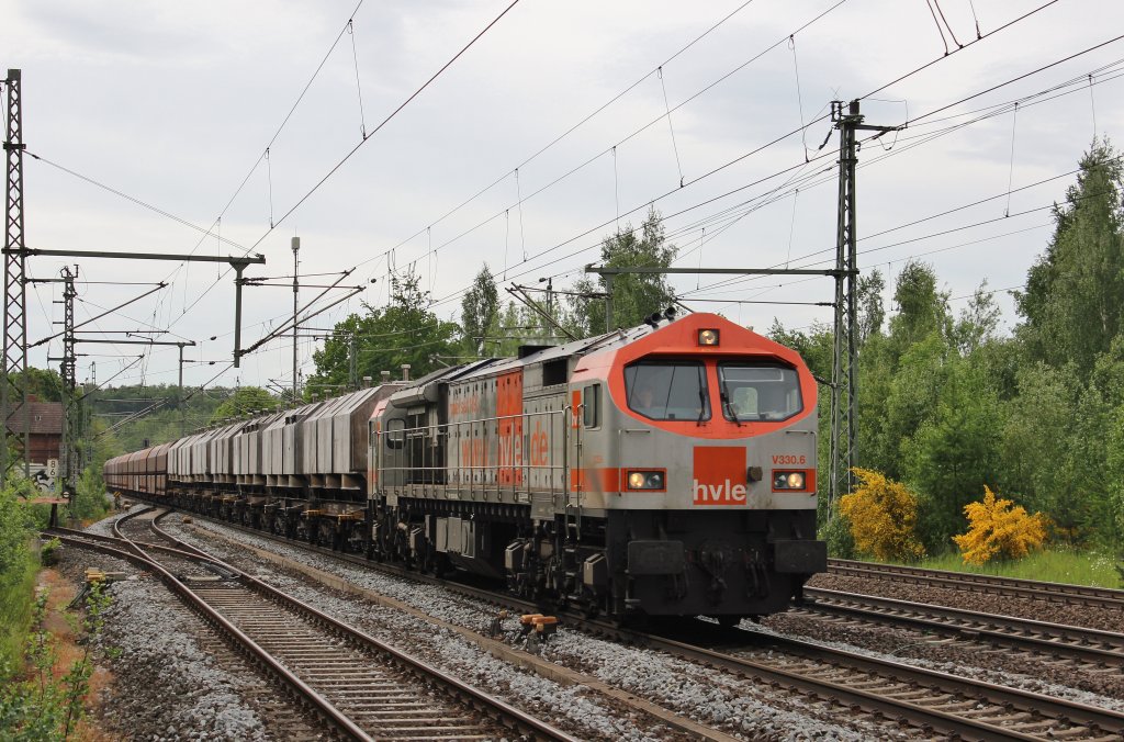 Am 2.Juni 2013 war HVLE V330.6 (250 003) in Marienborn mit einem langen Gterzug auf dem Weg Richtung Magdeburg.