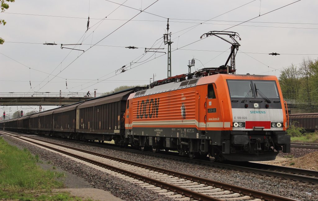 Am 2.Mai 2013 war Locon 189 820 mit ihrem Schiebewandwagenzug in Elze(Han) auf dem Weg nach Passau.