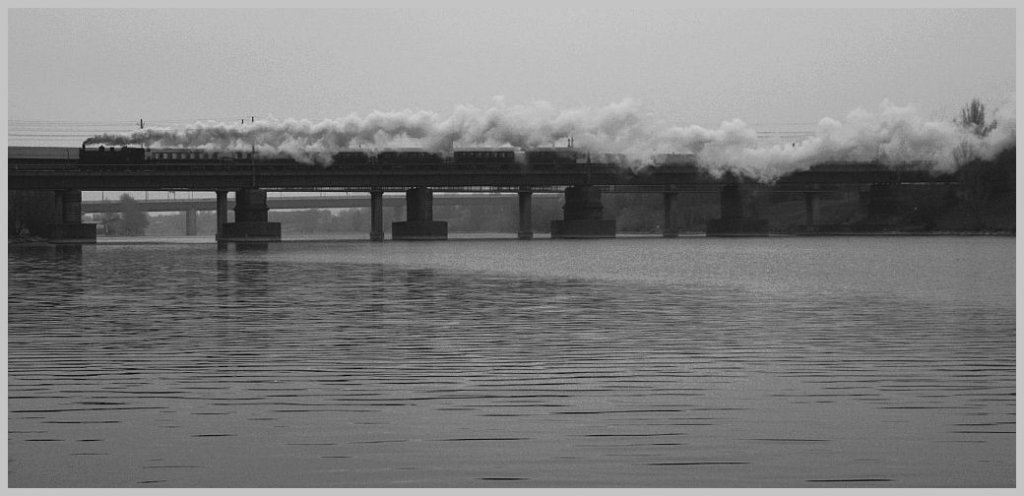 Am 3. Dezember dampfte die 93 1420 mit ihrem Nikolozug von Wien Praterstern nach Ernstbrunn. Bei der an diesem Tag herrschenden Wettersituation habe ich versucht, das Beste aus der Situation zu machen... Die Aufnahme entstand an der Neuen Donau in Wien. 
