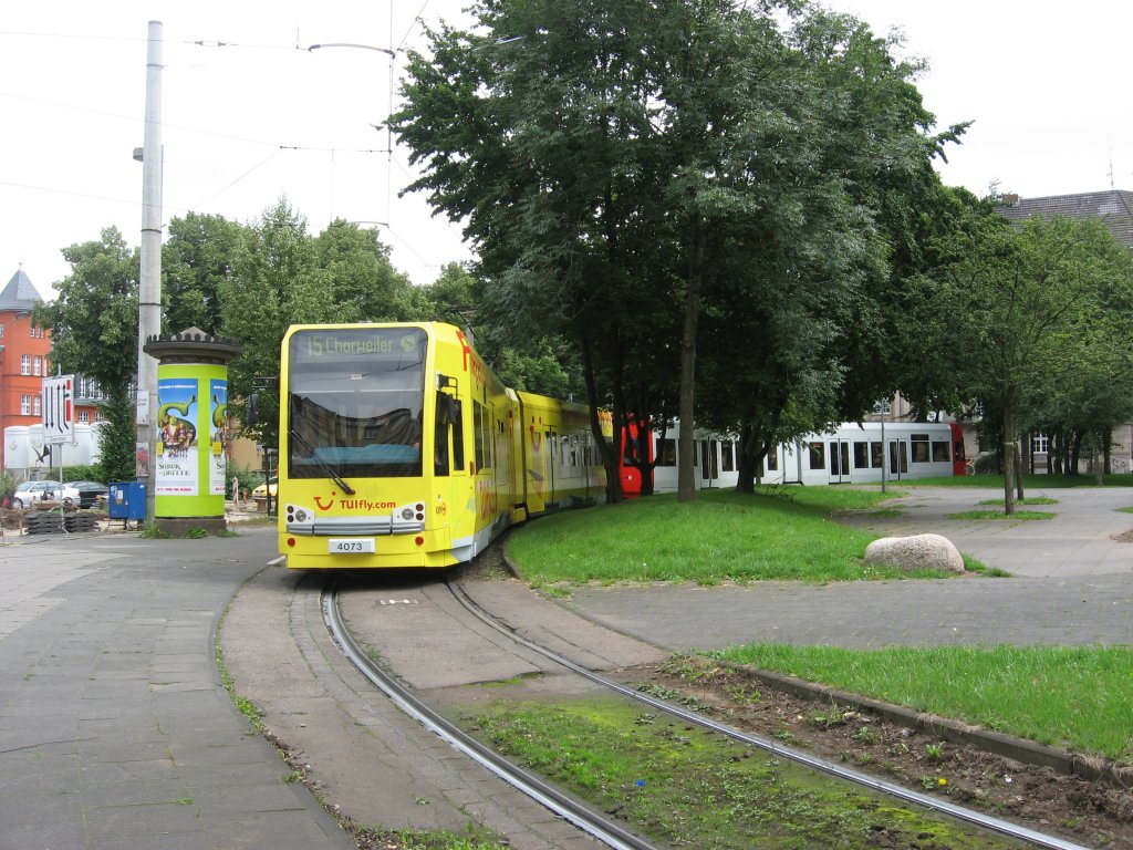 Am 30. Juni 2007 konnte ich TW 4073, unterwegs mit einem weiteren unbekannten Fahrzeug, als Linie 15 mit Ziel Chorweiler in der Wendeschleife am Ubierring bildlich festhalten.