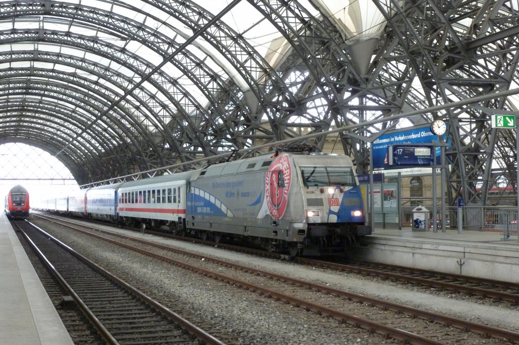 Am 30.03.2012 bernahm 101 060-2 einen EC aus Prag kommend, hier kurz vor der Ausfahrt aus Dresden Hbf.