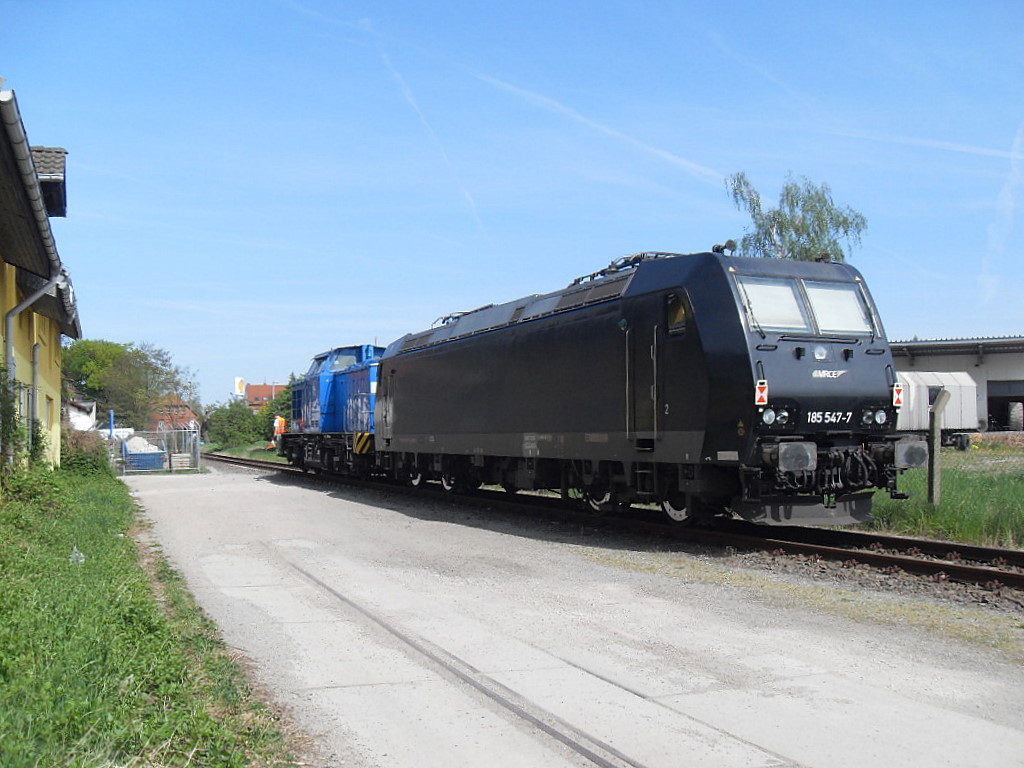 Am 30.04.2012 fuhren die PRESS 293 026 (Auslieferung an DR 110 746;Umbau in 112 746;Umzeichnung in 202 746) mit 185 547 in das RAW Stendal.