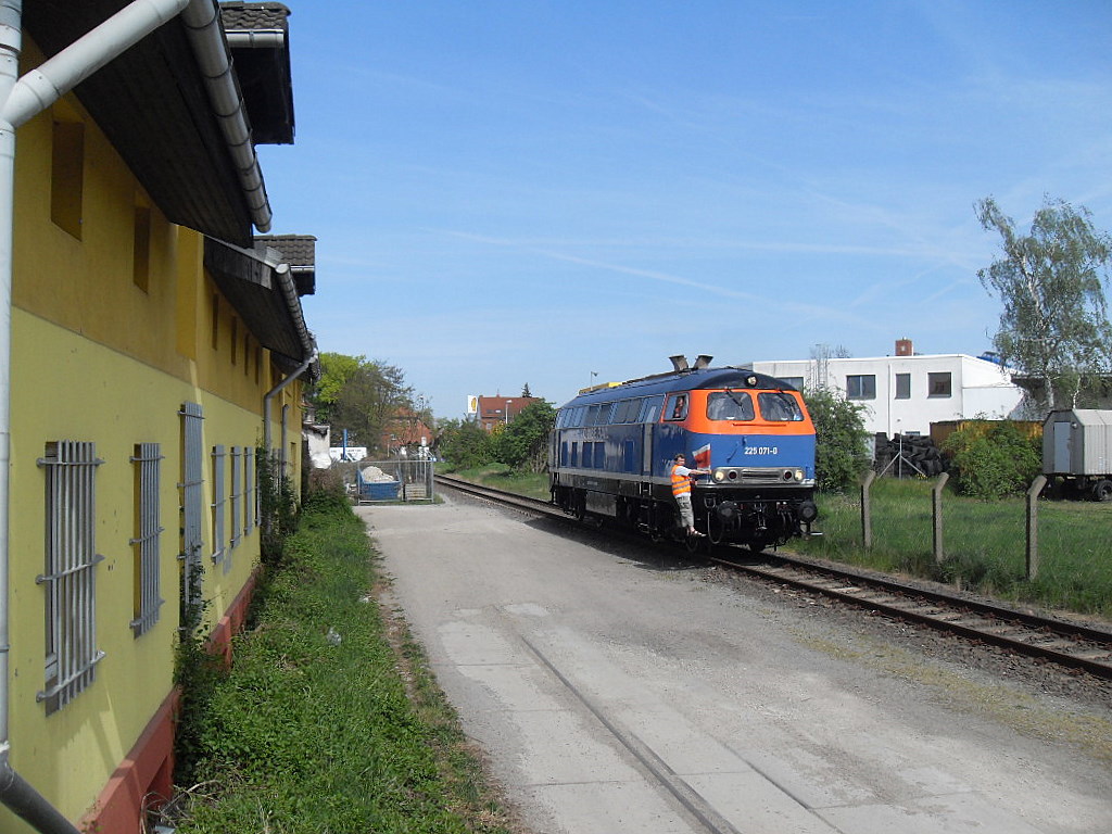 Am 30.04.2012 kam 225 071 aus dem RAW Stendal und fuhr danach Lz in Richtung Magdeburg.