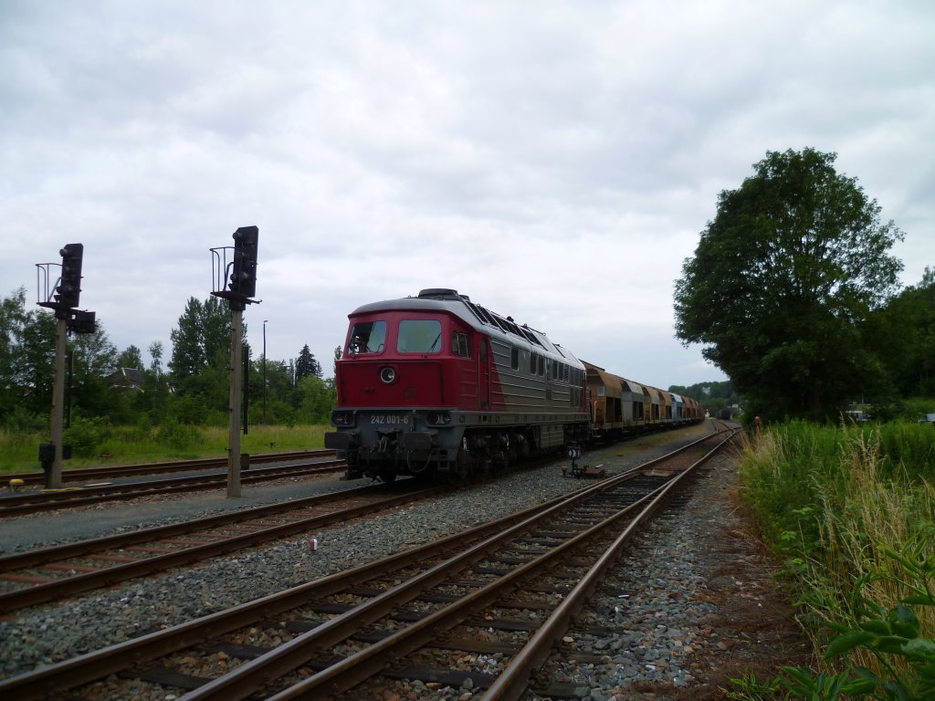 Am 30.06.11 war EKO 242 001-6 in Oelsnitz/V. anzutreffen.

