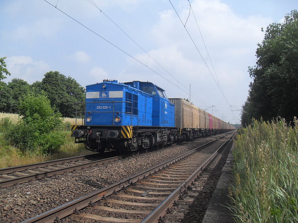 Am 30.06.2012 fuhr 293 026 mit einem Hackschnitzel (Zugnummer 25505)von Niedergrne nach Stendal.Gruss an den Lokfhrer zurck fr das schne Hupen.