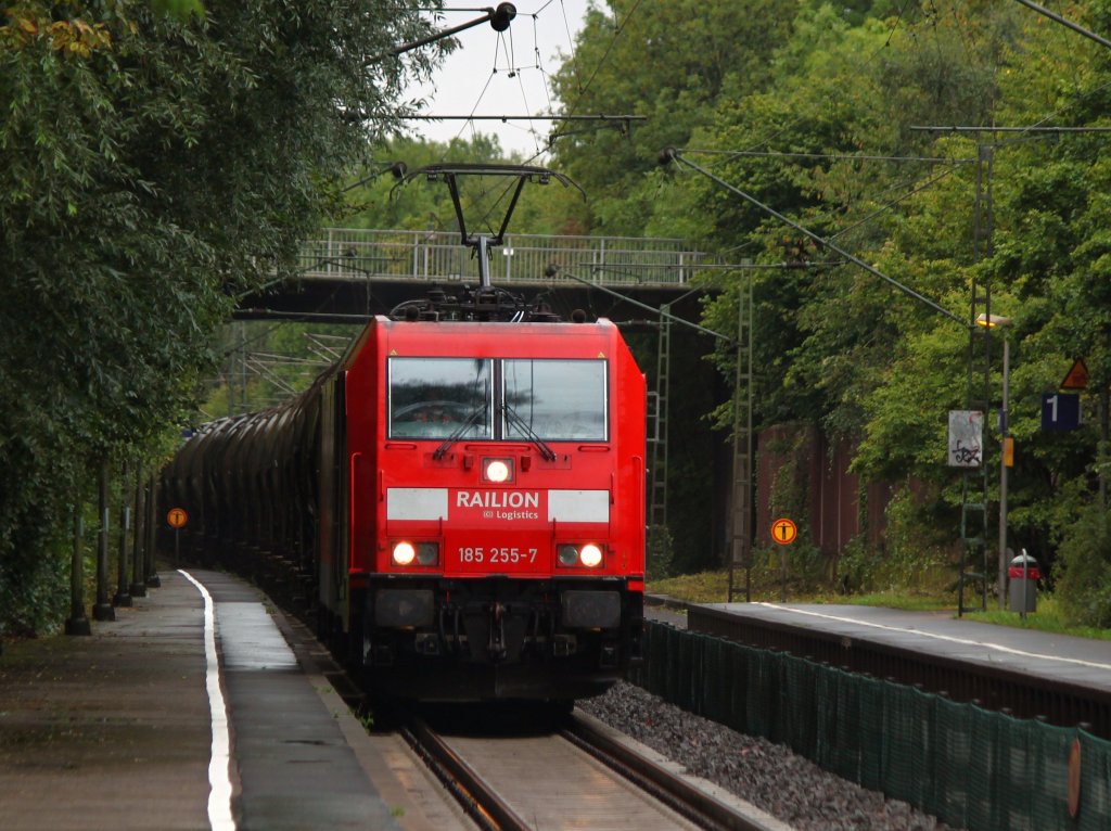 Am 31.08.2012 zieht 185 255-7 einen Kesselzug auf der KBS 480 durch den Hp Eilendorf Richtung Kln.