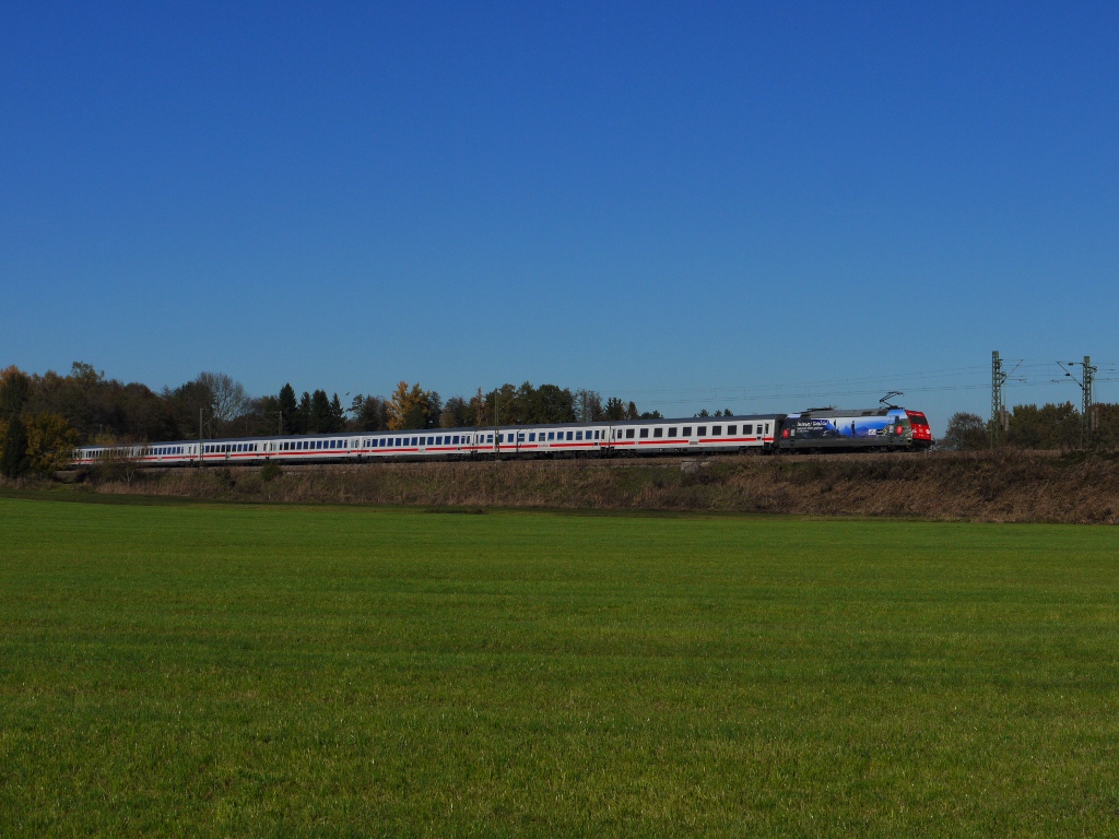 Am 31.10.12 war DB 101 083  Sdafrika  unterhalb von Rann bei Grokarolinenfeld mit EC 114 (Klagenfurt Hbf - Dortmund Hbf) unterwegs.
