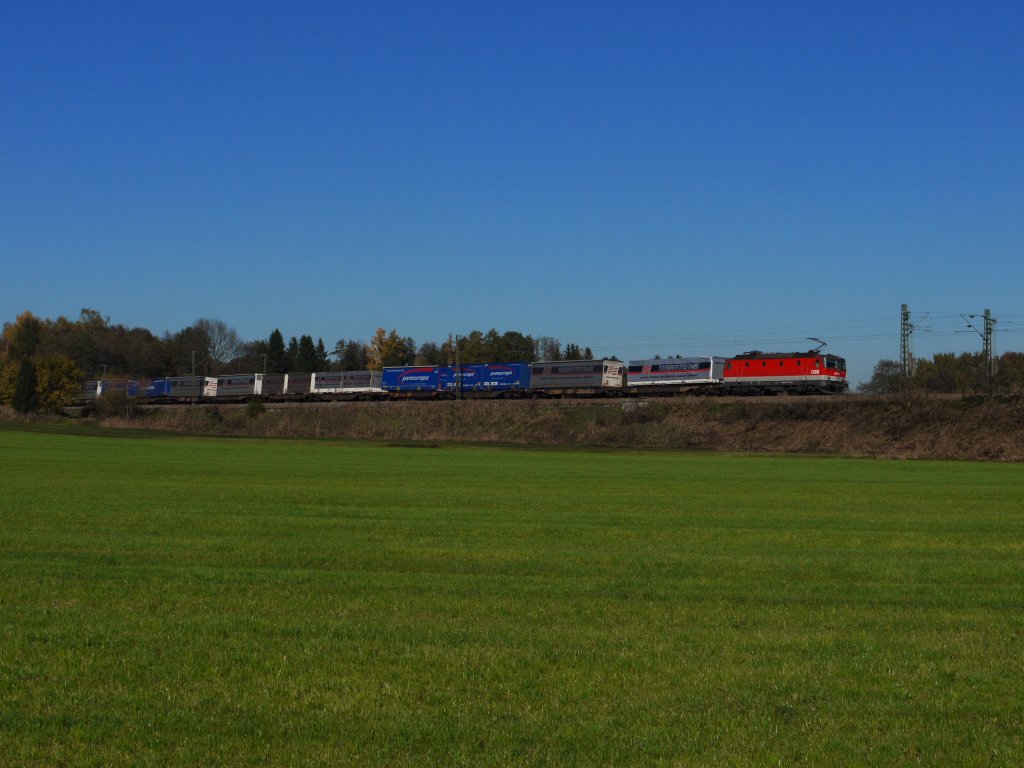 Am 31.10.12 war �BB 1144 105 unterhalb von Rann bei Gro�karolinenfeld mit KT 42179 (Bremen Grolland - Verona Q.E.) unterwegs.