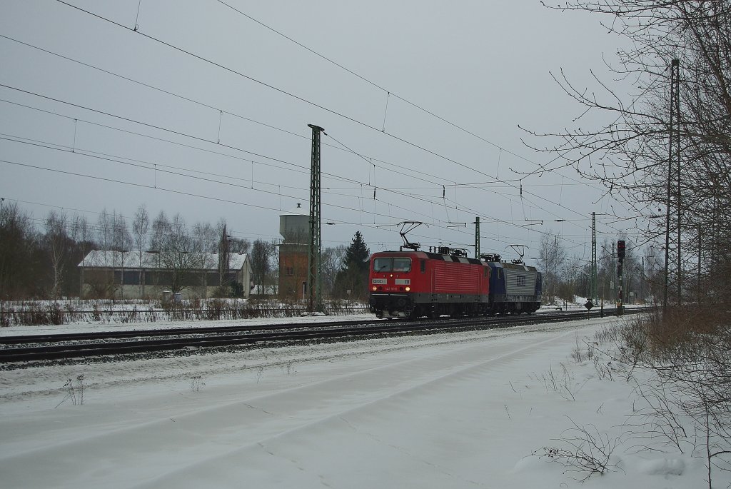 Am 31.12.2010 kamen die RBH's 111 (143 911-6) und 106 (143 286-3) in Richtung Norden durch Eschwege West.