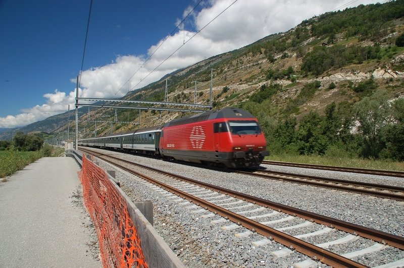 Am 4. August 2009 fuhr eine Re 460 als IR 1423 Visp entgegen.