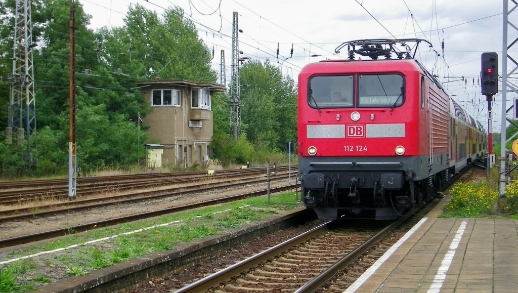 am 4.10.12 fuhr der RE 18 mit der 112 124 an der Spitze in den Bahnhof Elsterwerda-Biehla ein mit Fahrziel Falkenberg (Elster)