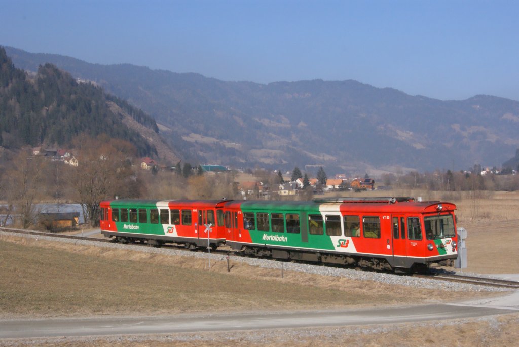 Am 4.3.2011 war der VT33 mit dem VS42 auf dem Weg nach Unzmarkt. In der N�he von Wallersbach als R8710 unterwegs.