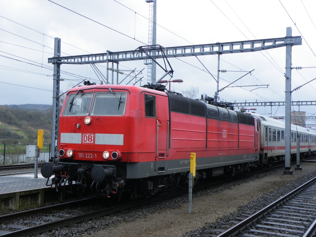 Am 4.April 2010 befrderte 181-222 einen IC von Luxembourg Richtung Koblenz, hier bei der Abfahrt in Wasserbillig.