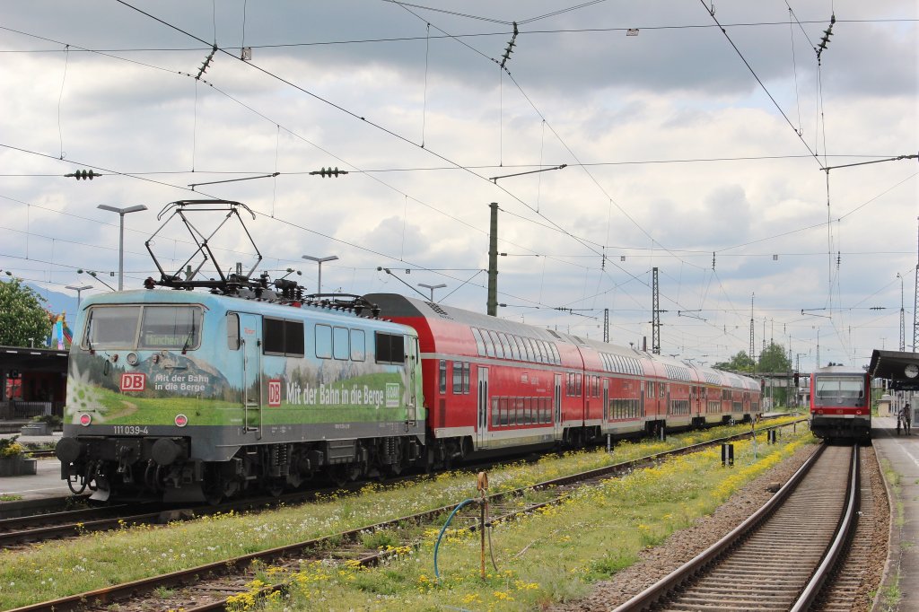 Am 4.Mai 2013 war DAV 111 039 in Freilassing mit einem RE abfahrbereit nach M�nchen Hbf.