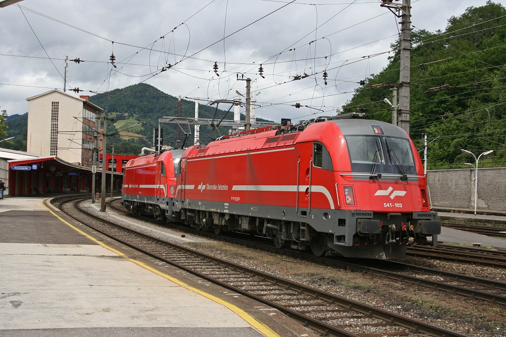 Am 5.07.2007 waren die 541-103 + 541-104 der SZ als Lokzug durch den Bahnhof Bruck/Mur unterwegs.